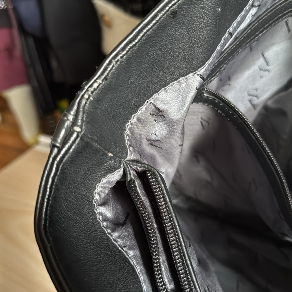 Simply Vera Vera Wang Black Leather Tote with Croc-Texture Trim - Picture 6 of 13